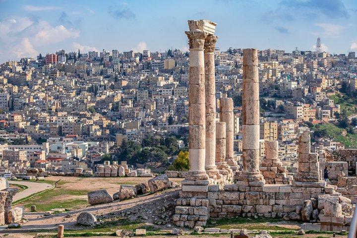 Amman: Private Panoramic Tour and Local Meal-Optional Wine Taste