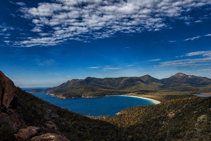 Wineglass Bay and Freycinet National Park Day Tour in Hobart