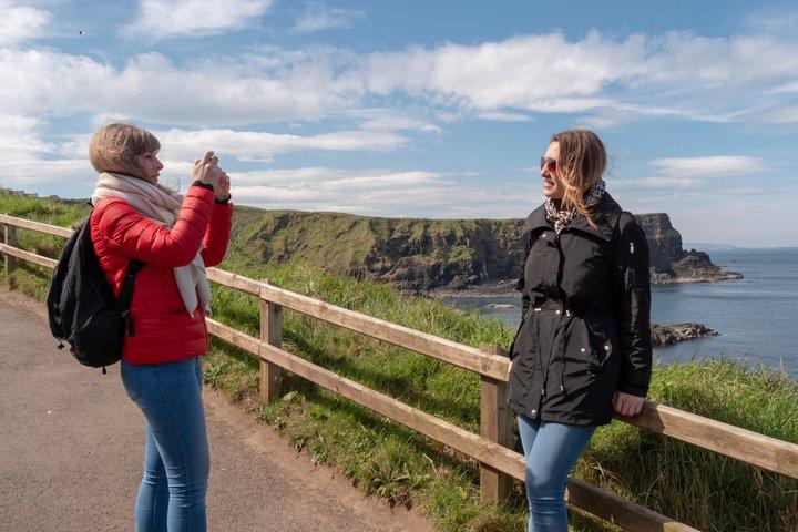 Dublin to Belfast Black Cab, Dunluce Castle and Giant's Causeway