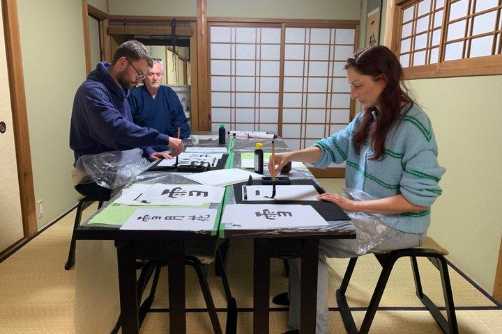 Kyoto: Japanese Calligraphy Class in 150 years old townhouse