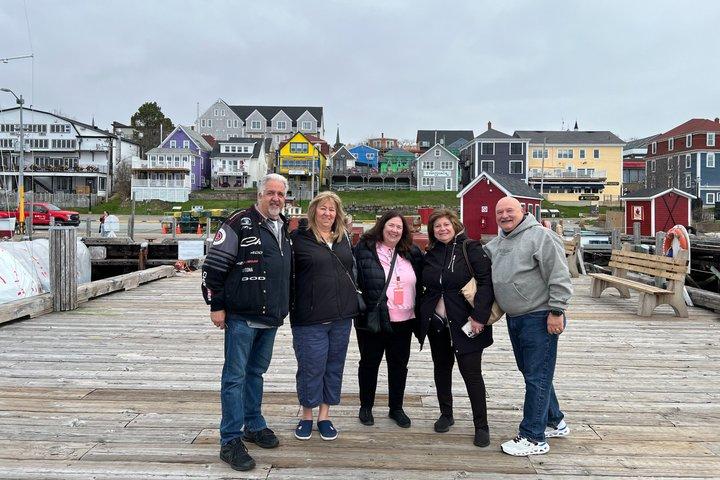 Private Mahone Bay, Lunenburg & Titanic Cemetery Guided Tour