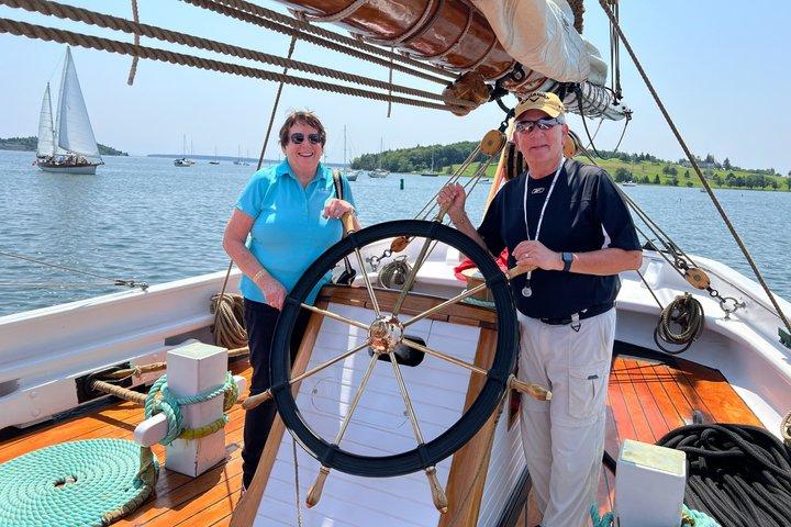 Private Mahone Bay, Lunenburg & Titanic Cemetery Guided Tour