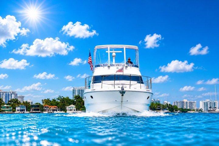 Miami Yacht Rentals | + 2 Free Jet Skis | Azimut 55ft up 13 ppl