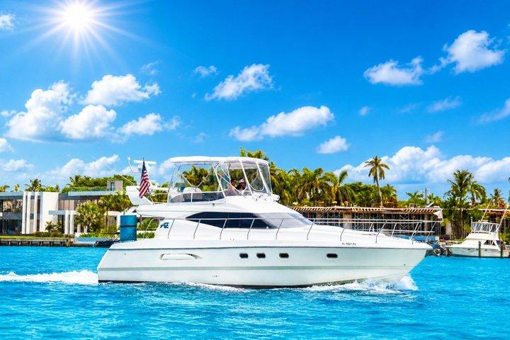 Miami Yacht Rentals | + 2 Free Jet Skis | Azimut 55ft up 13 ppl