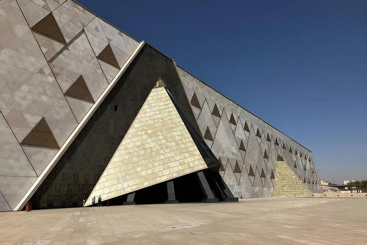Private Giza Pyramids & Grand Egyptian Museum Tour