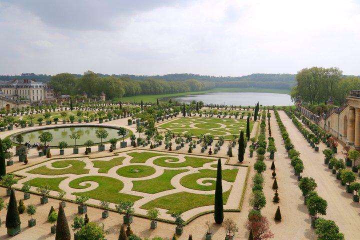 Versailles Palace Guided Tour with Garden Access