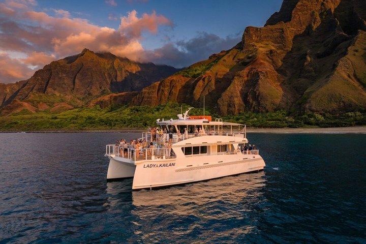 Kauai: Luxury Na Pali Sunset Experience aboard Lady Kailani