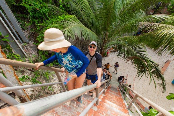 Angthong Catamaran Tour from Koh Samui with Lunch and Transfers