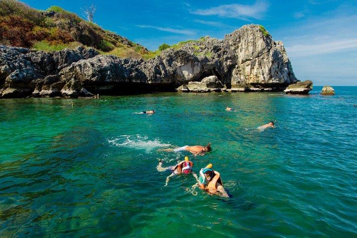 Koh Samui Angthong Catamaran Tour with Snorkeling and Kayaking