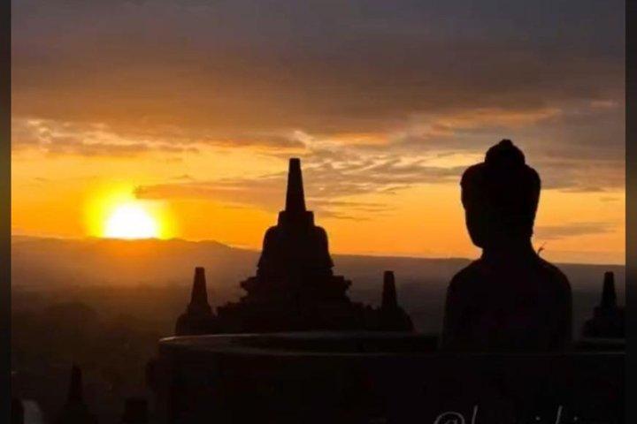 Borobudur Sunrise Climb Temple with breakfast & Prambanan tour
