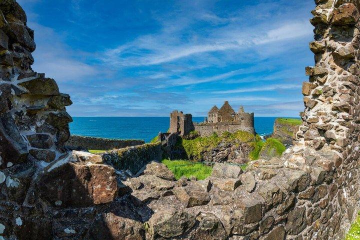 Giant Causeway, Dark Hedges & Whiskey Distillery tour from Dublin