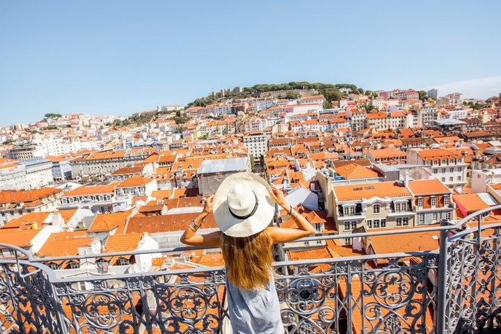 Alfama and Tram 28 Private Photoshoot in Lisbon