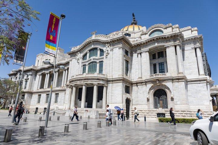 Art, Snack & Drinks in the Heart of Mexico City