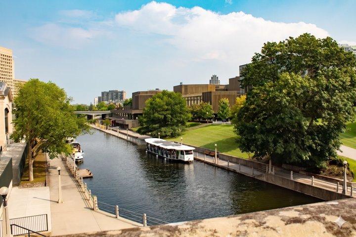 Best of Ottawa Small Group Tour with Rideau Canal Cruise