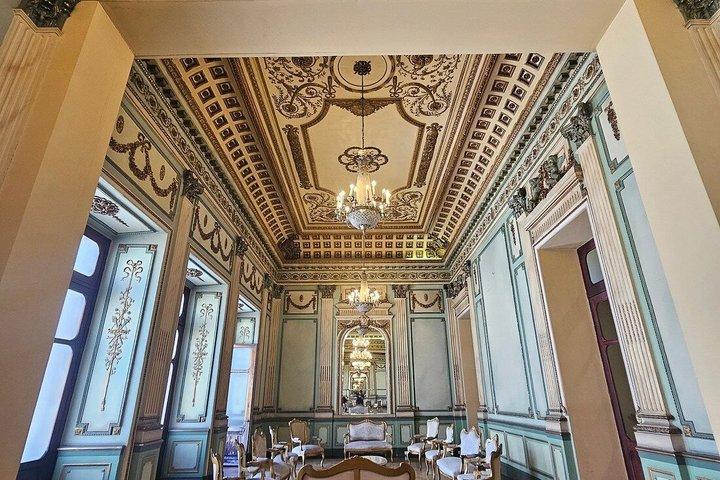 Quito Old Town Free Walking tour Small group Cacao Taste included