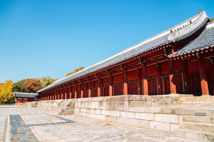 Seoul Changdeokgung Palace and Hidden Bukchon Walking Tour