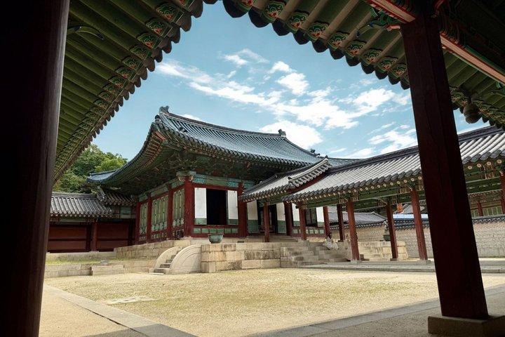 Seoul Changdeokgung Palace and Hidden Bukchon Walking Tour
