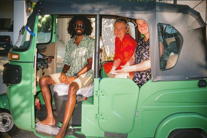Private Full-Day Tuk-Tuk Tour to Galle Village, City and Beaches