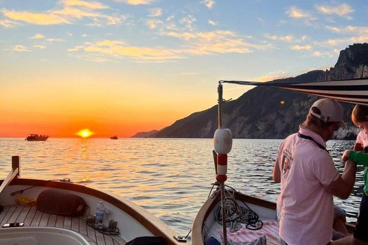 Sunset Boat Tour in Portovenere and Palmaria