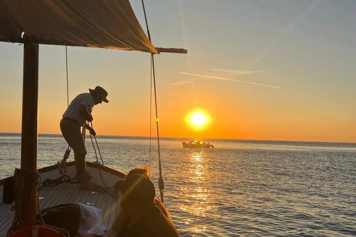 Sunset Boat Tour in Portovenere and Palmaria