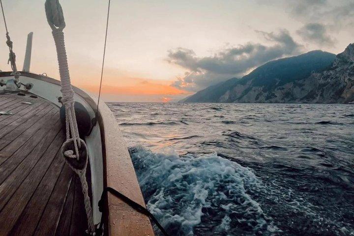 Sunset Boat Tour in Portovenere and Palmaria