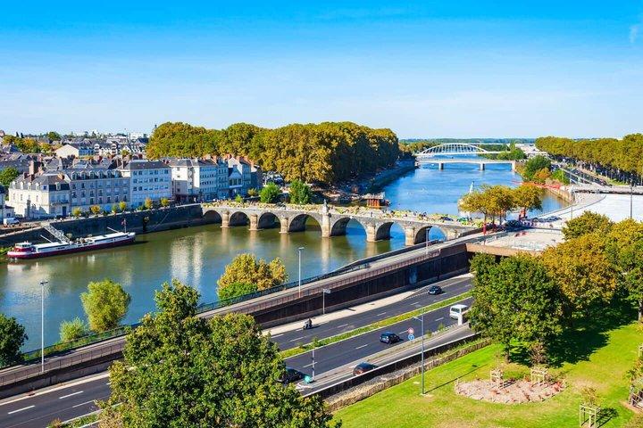 Hello Angers: Private 2 Hour Intro City Walk with Local Guide