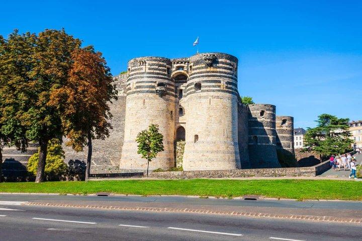 Hello Angers: Private 2 Hour Intro City Walk with Local Guide