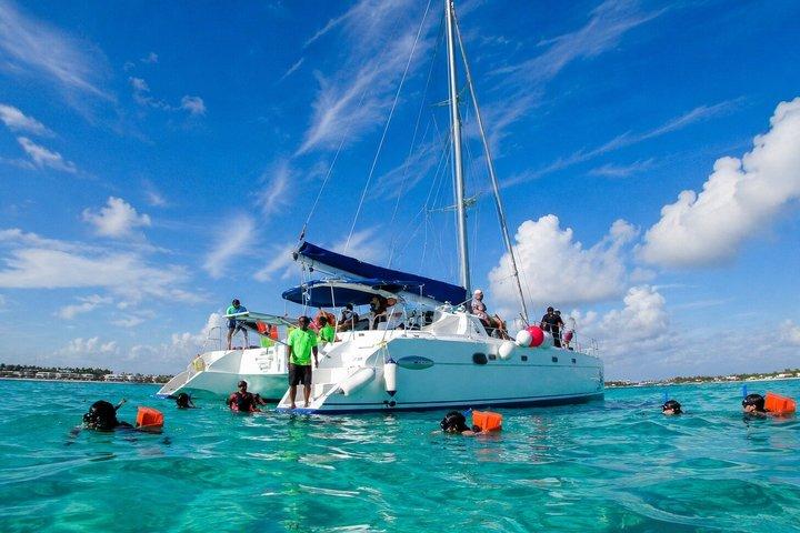 Private Catamaran Cancun Bay 4hr Open Bar and Snorkel