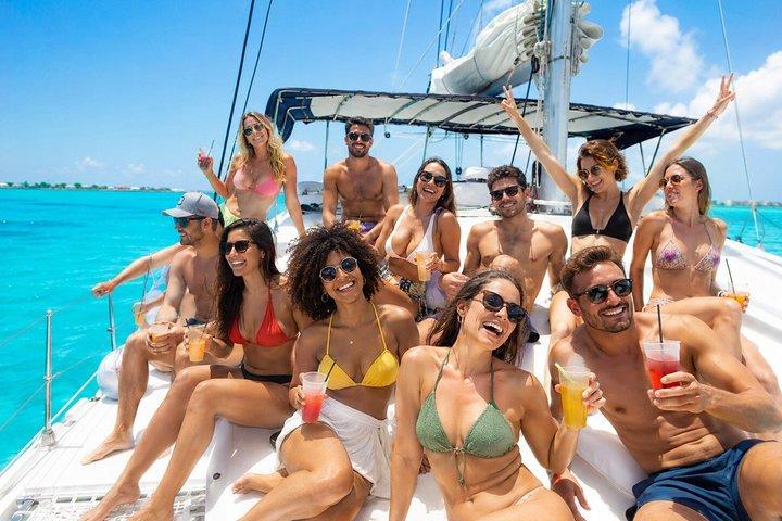 Private Cancun Catamaran Isla Mujeres Open Bar and Lunch