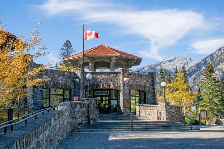Banff Town: Lake Louise, Moraine Lake & Gondola Tour