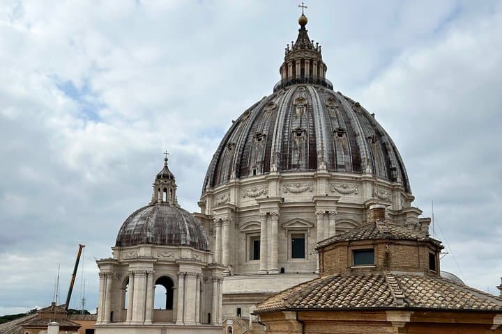 St. Peter's Basilica Skip-The-Line Tour with Official Tour Guide