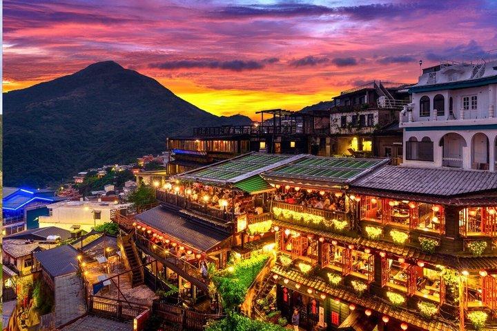 Yangmingshan, Yehliu, Jiufen & Shifen Private Tour From Taipei