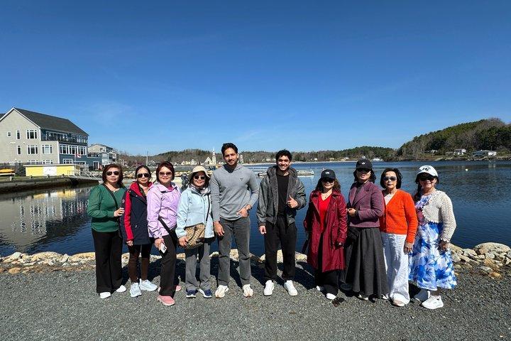 Private Peggys Cove, Mahone Bay & Lunenburg 6.5 Hour Tour