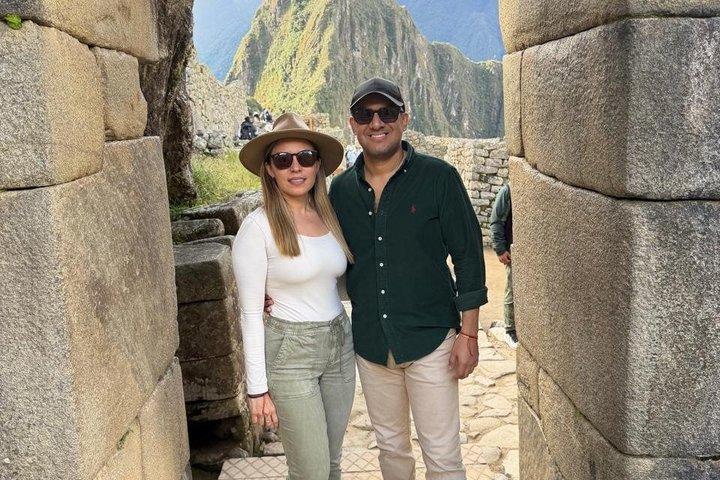 Machu Picchu Shuttle Bus Round-Trip Tickets from Aguas CalienteS