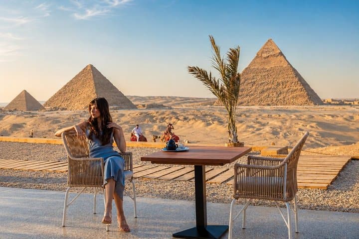 Private Giza Pyramids Tour with Breakfast at 9 Pyramids Lounge