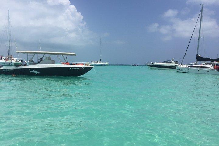 Cancun : Whale Sharks snorkeling trip & Mujeres island, pick up