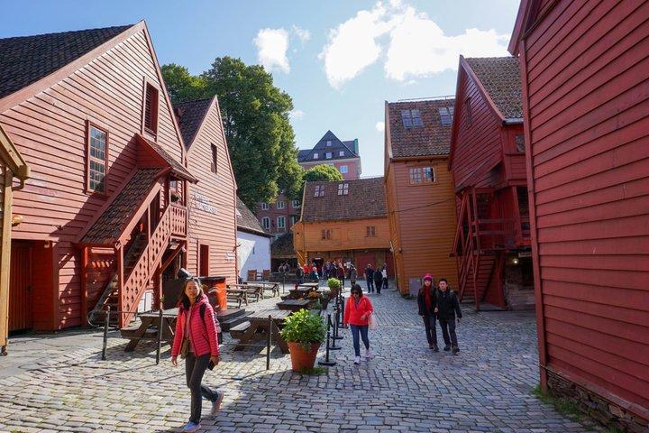 City Walking Tour - Bergen On Foot