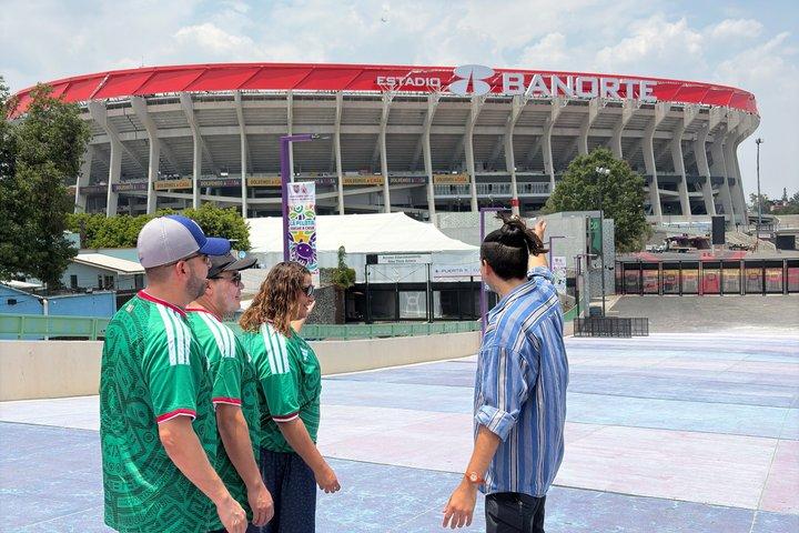 Tour with friends to Azteca Stadium, tacos and drink of the gods