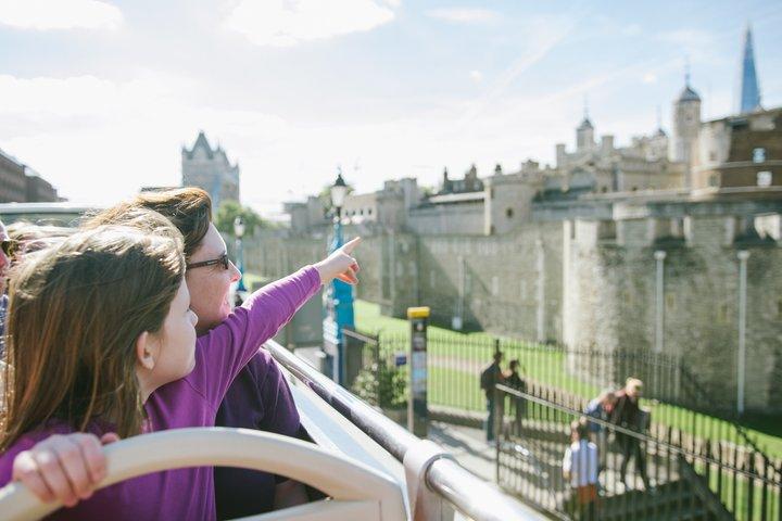 Tower of London with London Hop-On Hop-Off Tour and Thames Cruise