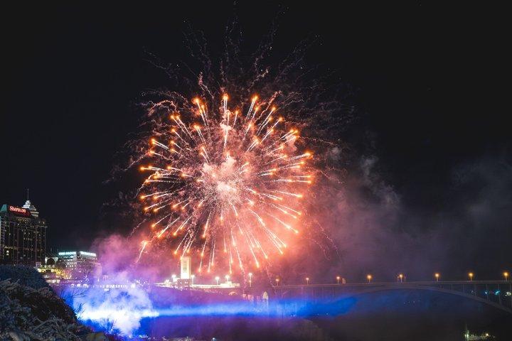 Niagara Falls USA Night Tour with Cave of the Winds & Fireworks