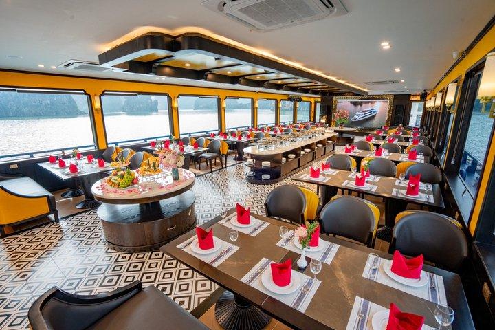 Ha Long Bay Deluxe Cruise with Local Lunch and Kayaking