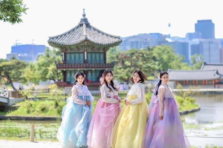 Seoul Private Hanbok Photo Tour Perfect for Families and Groups