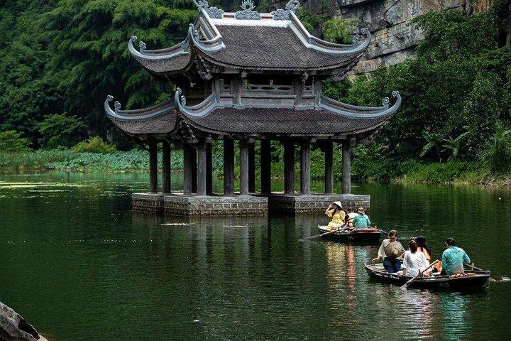 Scenic Ninh Binh Day Tour: Bai Dinh Pagoda & Trang An