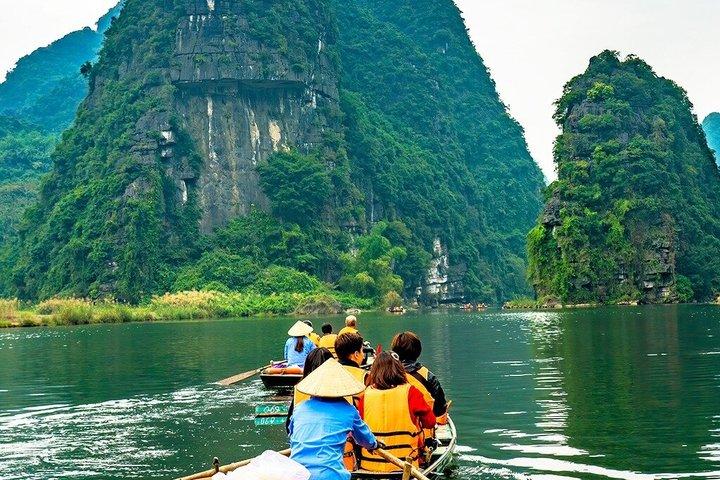 Scenic Ninh Binh Day Tour: Bai Dinh Pagoda & Trang An