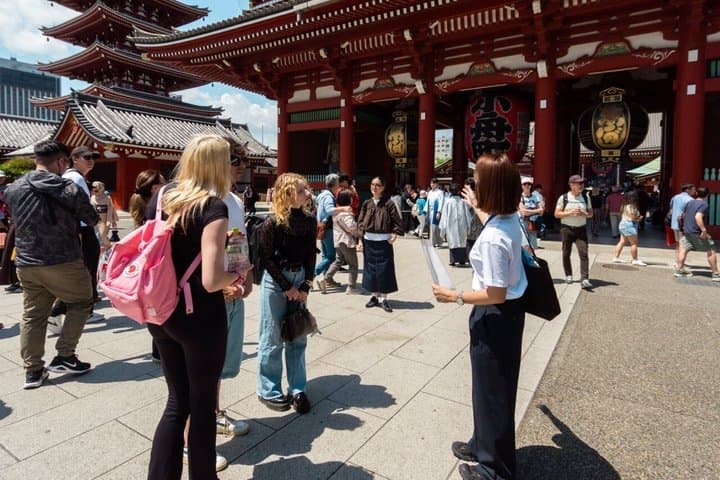 Tokyo: Asakusa, Senso-ji temple & Shrine Walking Tour
