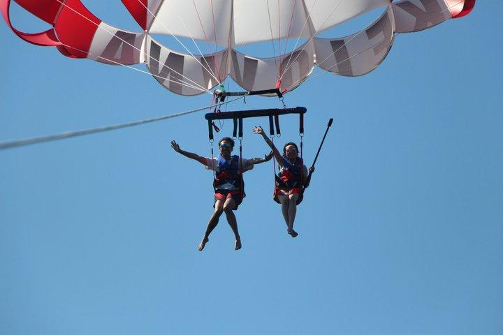 Kelowna Group Parasailing Tour and Boat Ride