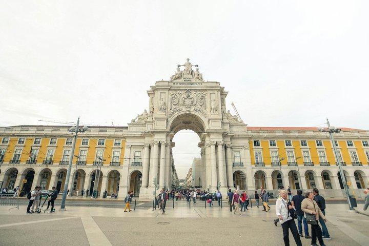 Lisbon to Porto Private Scenic Transfer – Direct, 2 or 3 Stops
