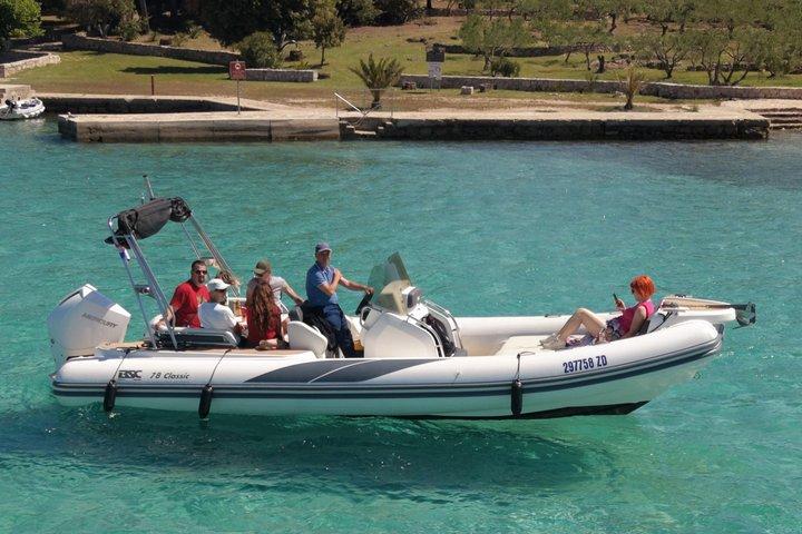 Zadar: Small Group Boat Tour with Drinks & Snorkeling