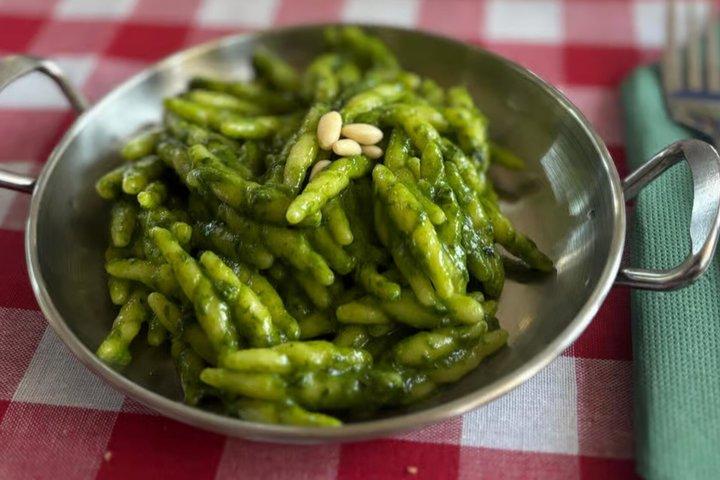 Mortar pesto lesson with World Champion and local Menu