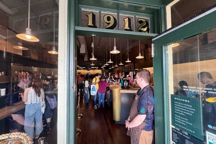 Seattle City Highlights and Snoqualmie Falls Private Tour